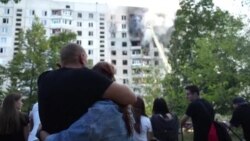 Спасатели эвакуируют жителей дома в Харькове, а также их собак и кошек: в дом 15 сентября попала российская авиабомба 