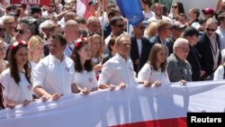 Тшасковский, Туск и Лех Валенса на марше протеста в Варшаве в июне 2023 года